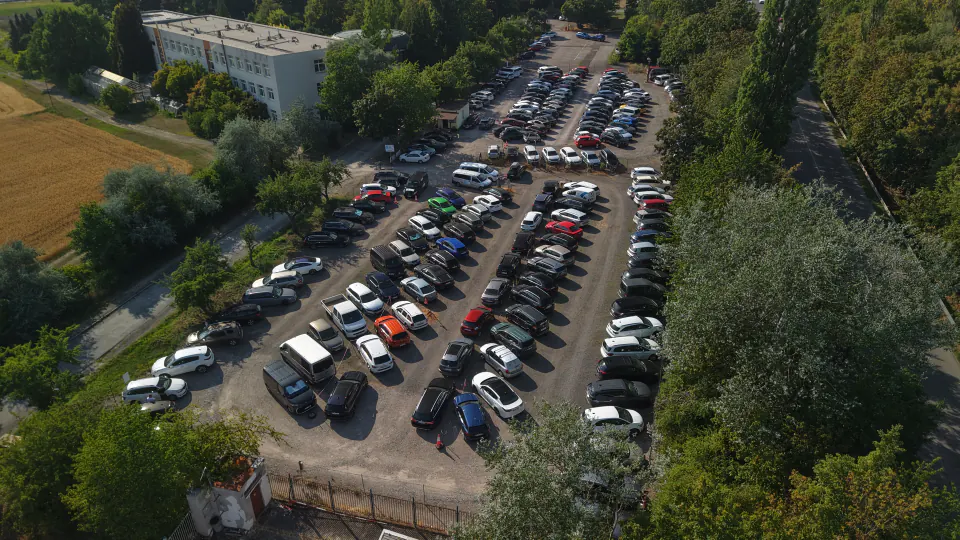 Luftaufnahme des Parkplatzes Prag–Drnovská