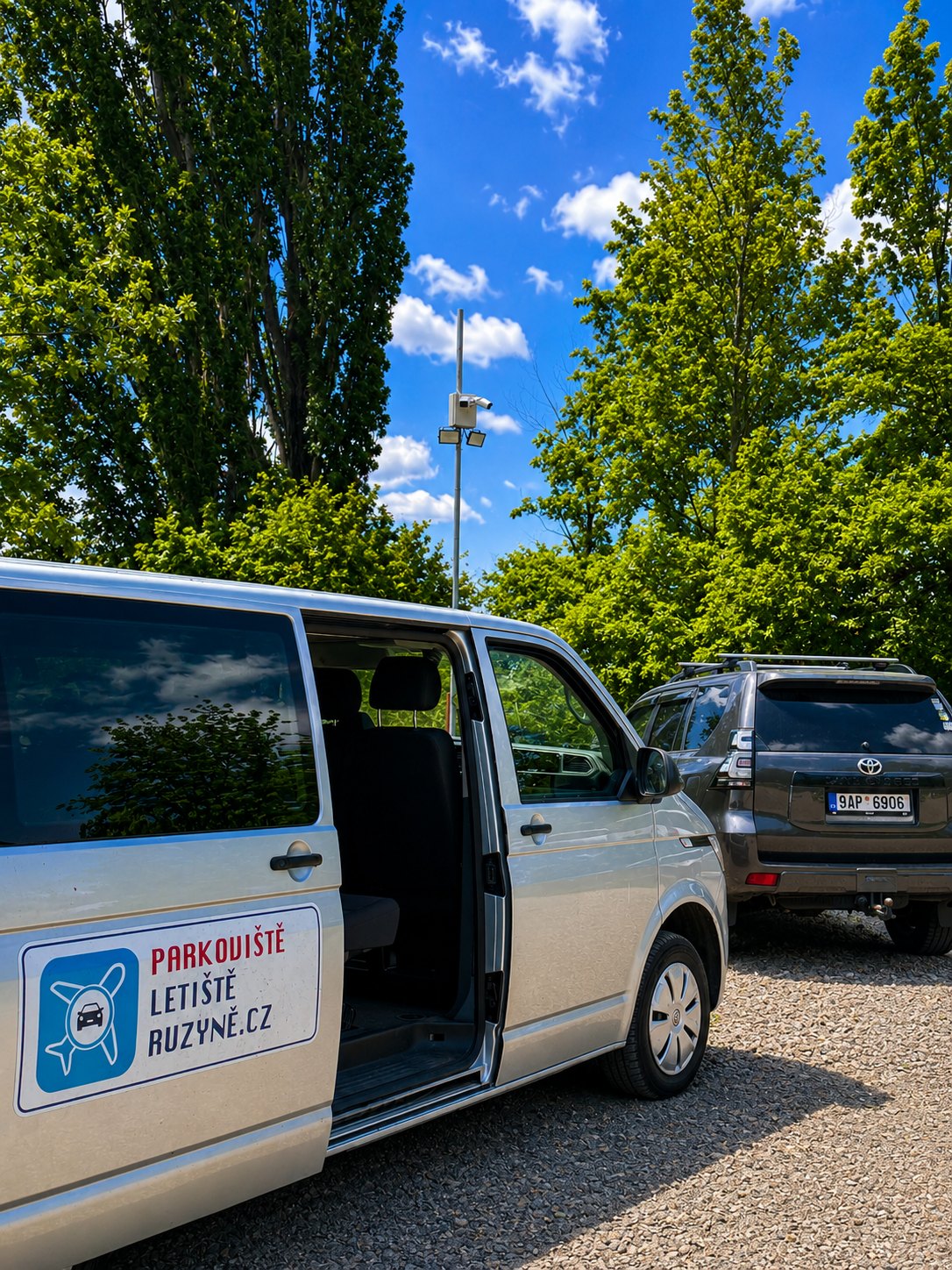 Svozové auto pro cestu na letiště